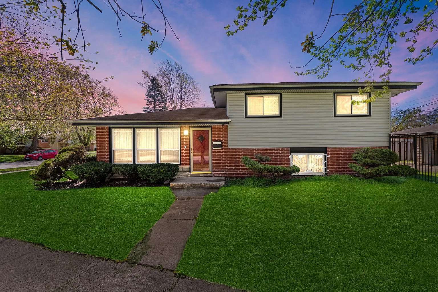 14206 Kimbark Ave photo 1