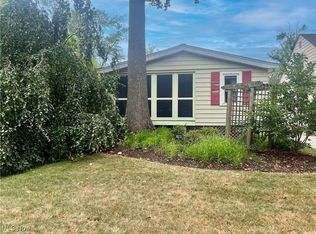 425 Kenilworth Rd, Bay Village, OH 44140