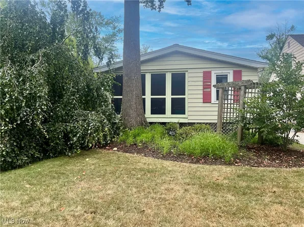 425 Kenilworth Rd, Bay Village, OH 44140