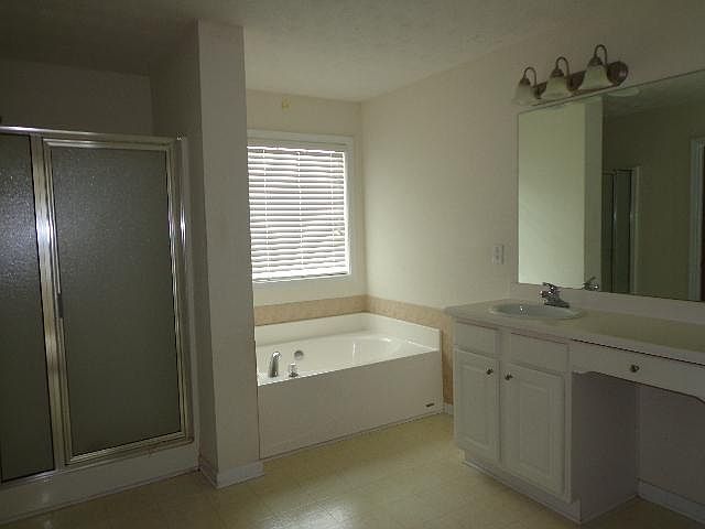 1st image of 1376 River Club Dr NE