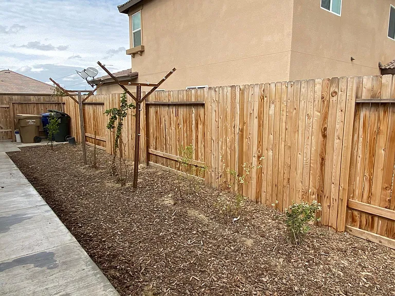 2010 Crispin St — Photo 32