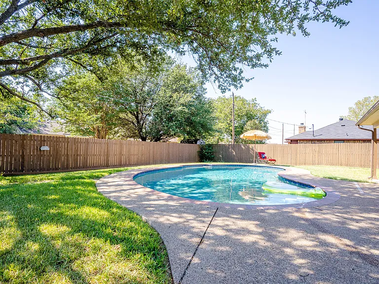 1429 Hall Dr — Photo 30