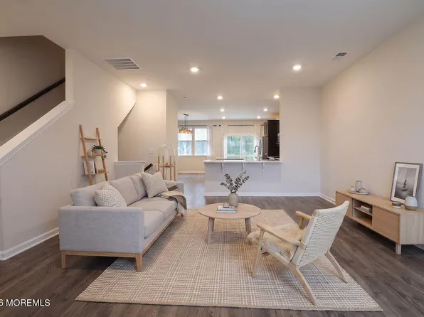 107 Melanie Way #504, Manahawkin, NJ 08050