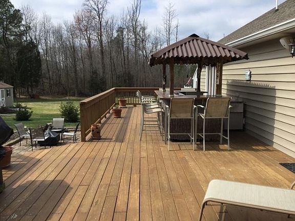 Spacious back deck