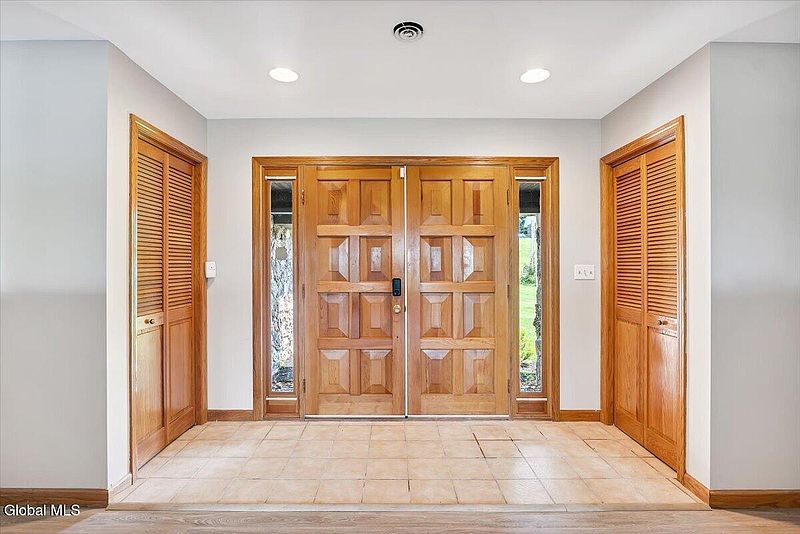 3rd image of 33 Oriel Lane