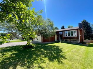 5909 11th Ave, Edson, AB T7E1J2