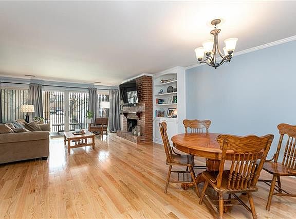2nd image of 4512 Jefferson St #203