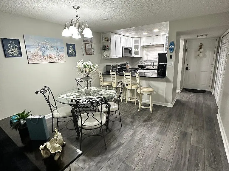 3rd Street Cir W — Photo 1