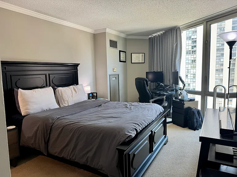 111 W Maple St #1501 — Photo 8