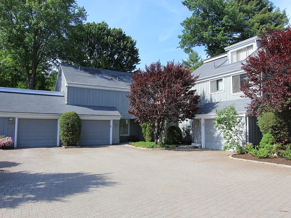 1st image of 7 Heritage Hills Dr #B