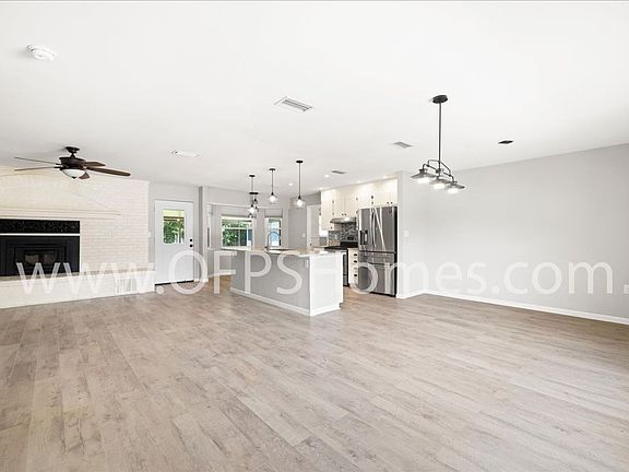 4th image of 1112 Coral Dr