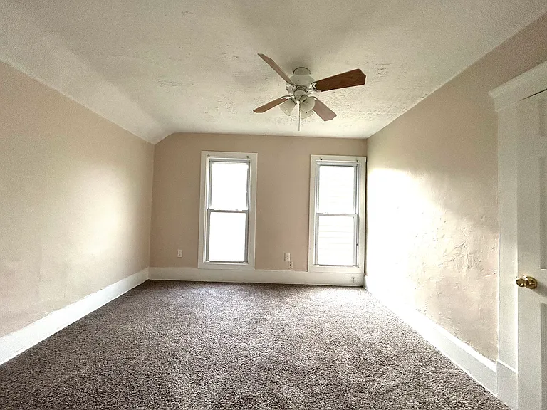 843 Bond St #UP — Photo 7