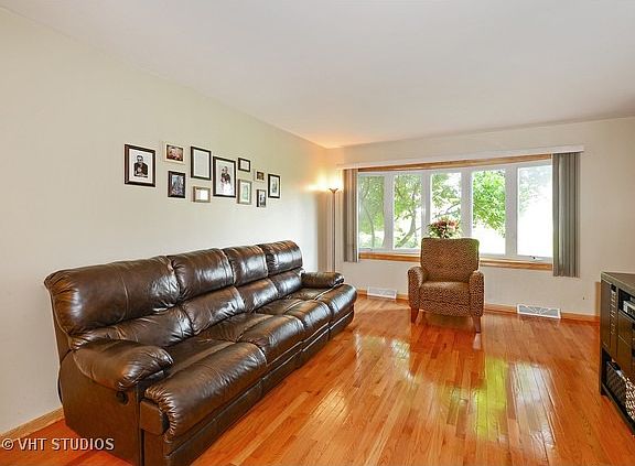 2nd image of 510 Warren Ct