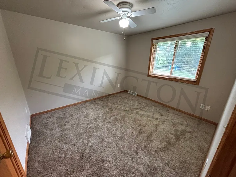 3222 Lakeview Dr — Photo 9