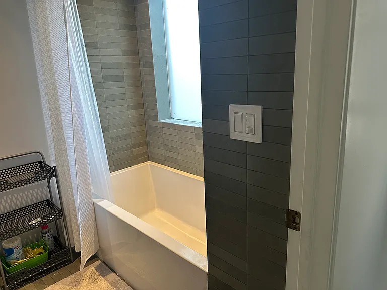Huge Tub!