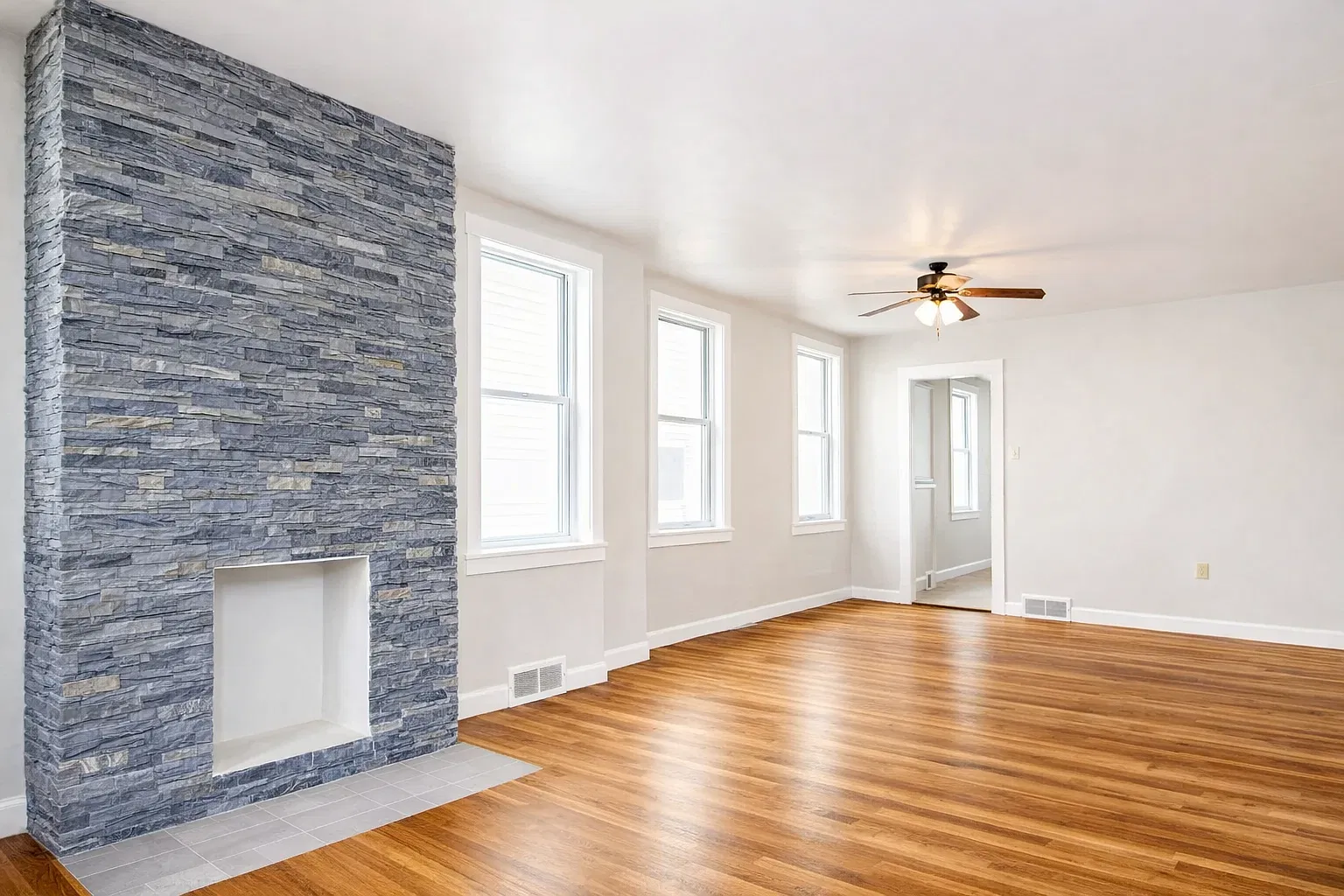 2 bed, 925 sqft, $1,699 — Photo 2