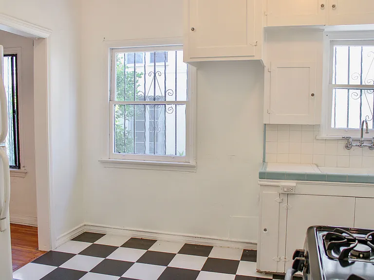 361 N Sierra Bonita Ave #A — Photo 12