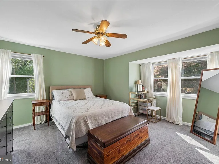 704 Swarthmorewood Ln — Photo 19
