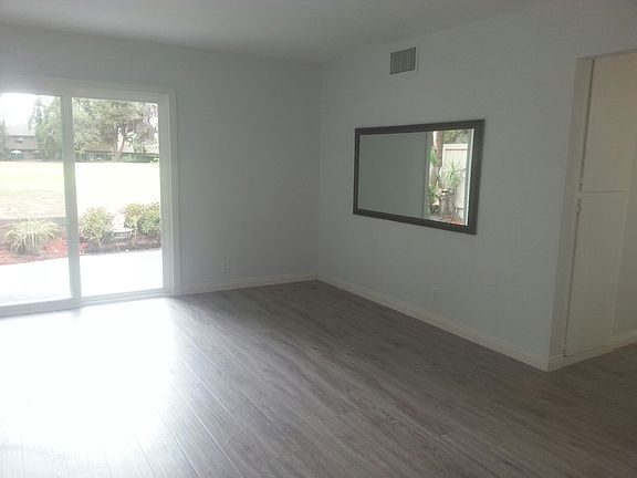 5th image of 1323 N Tam O Shanter Dr