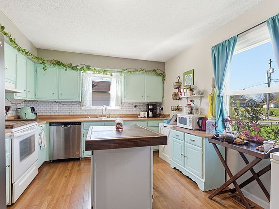 4th image of 202 Virginia Dr