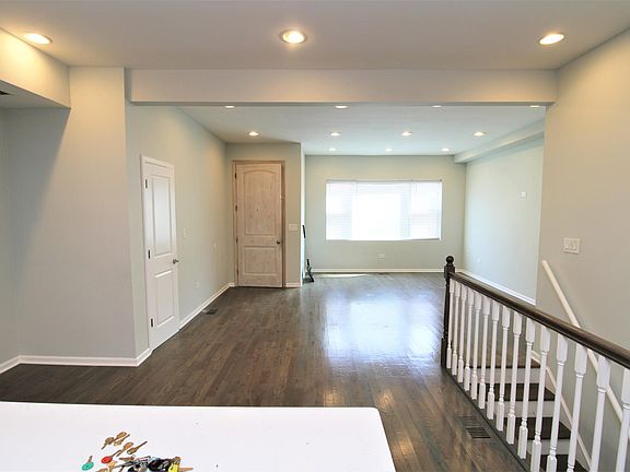5th image of 712 N Willard Ct #1F