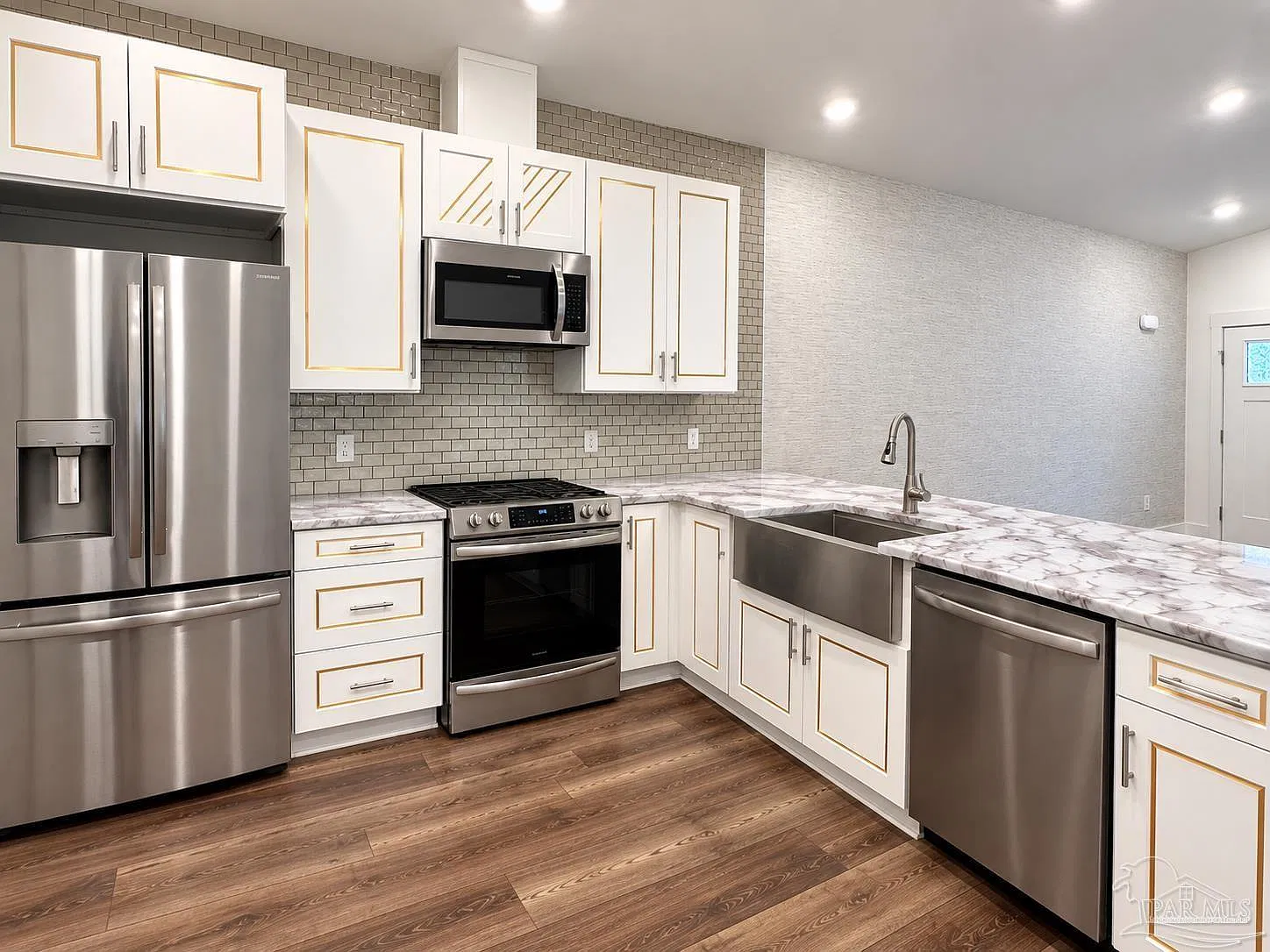 3 bed, 1226 sqft, $1,995 — Photo 3