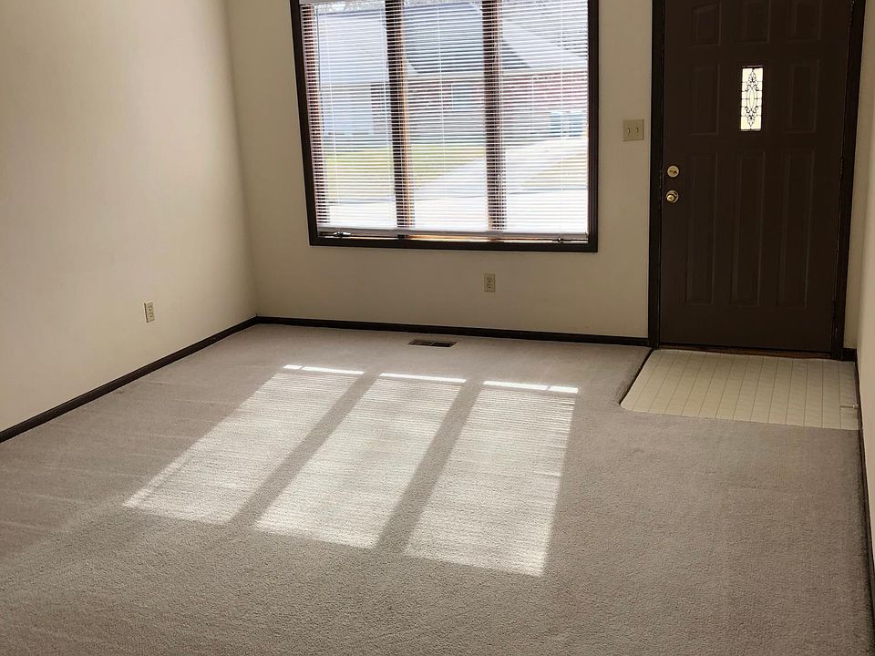 2nd image of 2139 Louis Dr #B