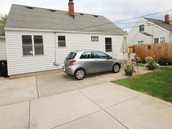 2nd image of 1712 Parker Blvd