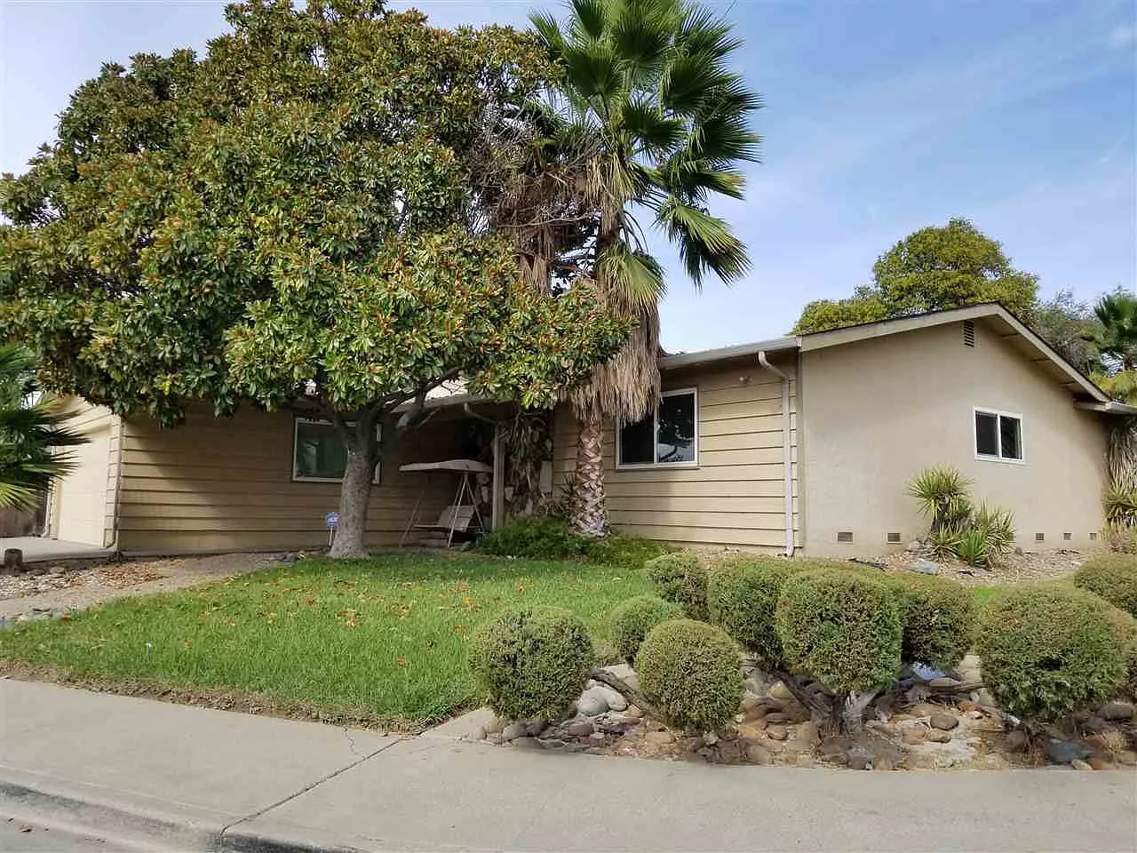 131 E Lake Dr photo 1