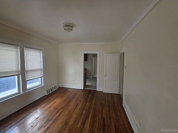 2nd image of 1989 Pasadena St