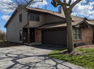 959 Brown Deer Dr, Westmont, IL