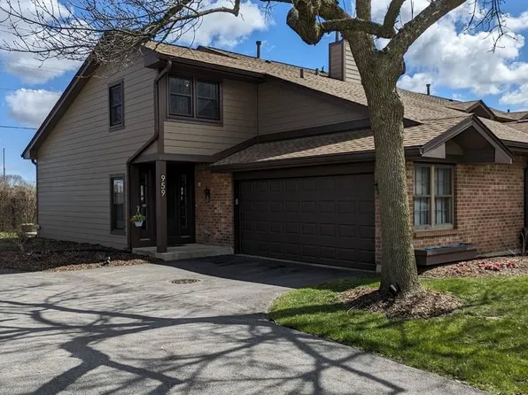 959 Brown Deer Dr, Westmont, IL 60559