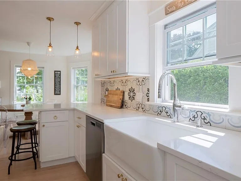 122 Ruggles Ave — Photo 8