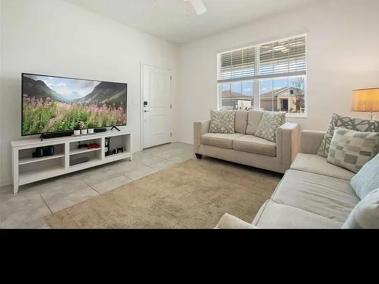 1172 Tyler Loop #A — Photo 3