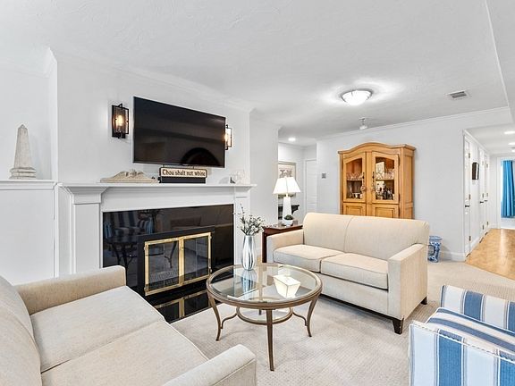 2nd image of 84 Walpole St APT 1C