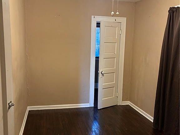 4th image of 1134 Hasbrook Ave