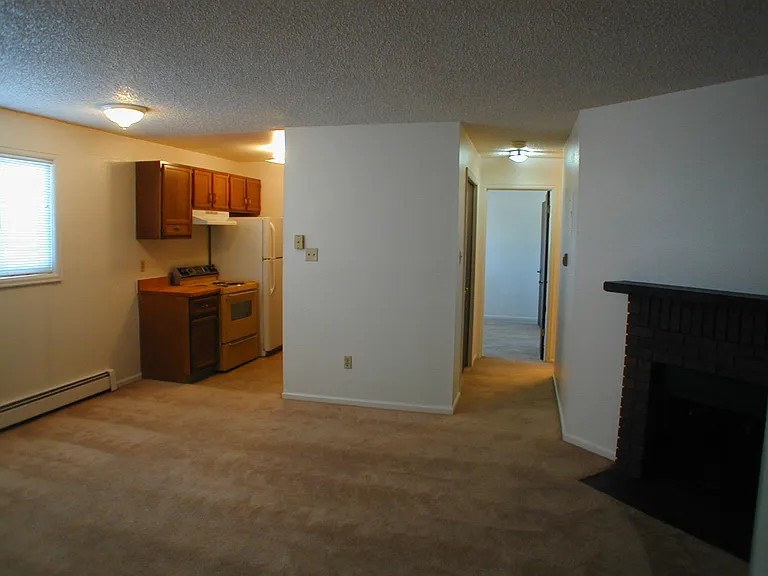 112 Erickson Ct — Photo 2