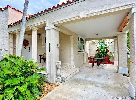 3rd image of 1257 Medina Ave