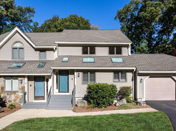 10 Magnolia Dr, Franklin, MA 02038