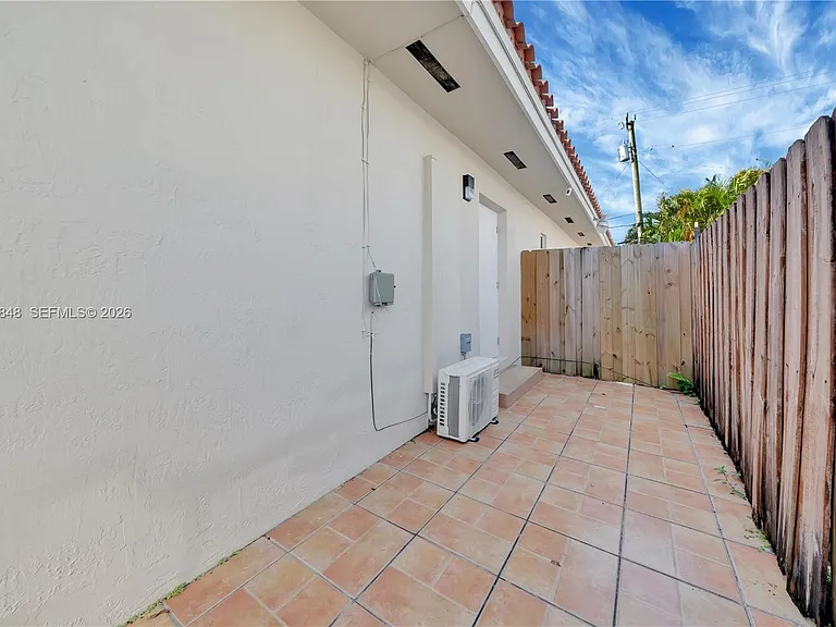 7600 SW 19th Ter #C — Photo 7