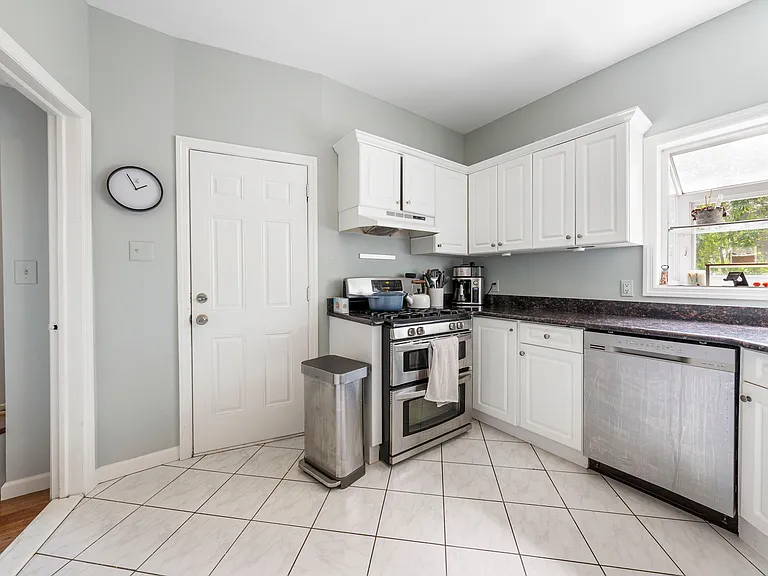 354 Lincoln Ave E #1 — Photo 6