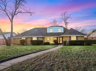 2814 Wood Wind Dr, Pantego, TX 76013