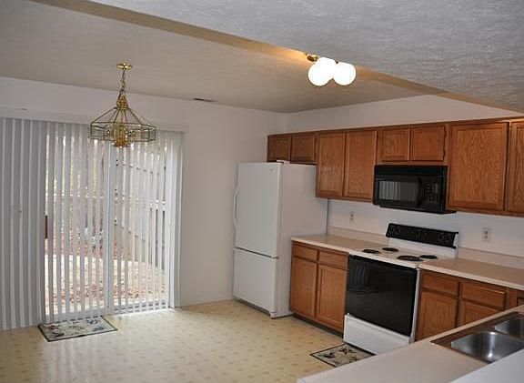 5th image of 8552 Country Club Blvd