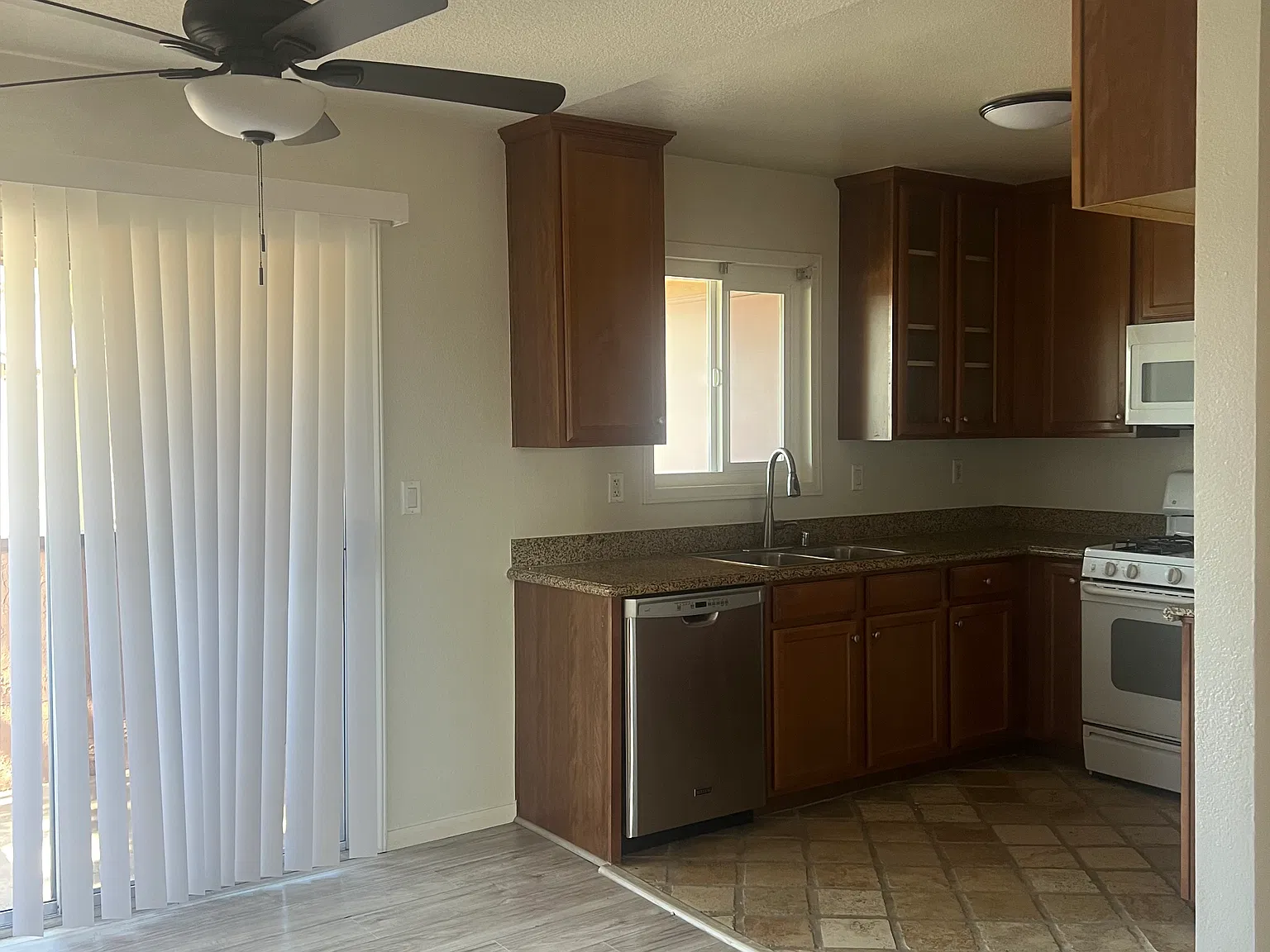 2 bed, 856 sqft, $2,500 — Photo 3