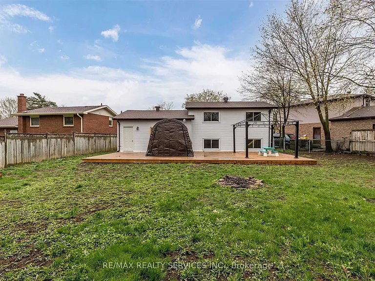 83 Janice Dr — Photo 26