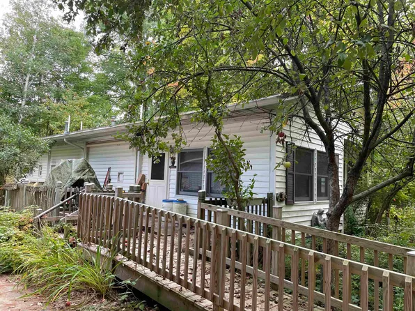 N17176 Crowe Rd, Pembine, WI 54156
