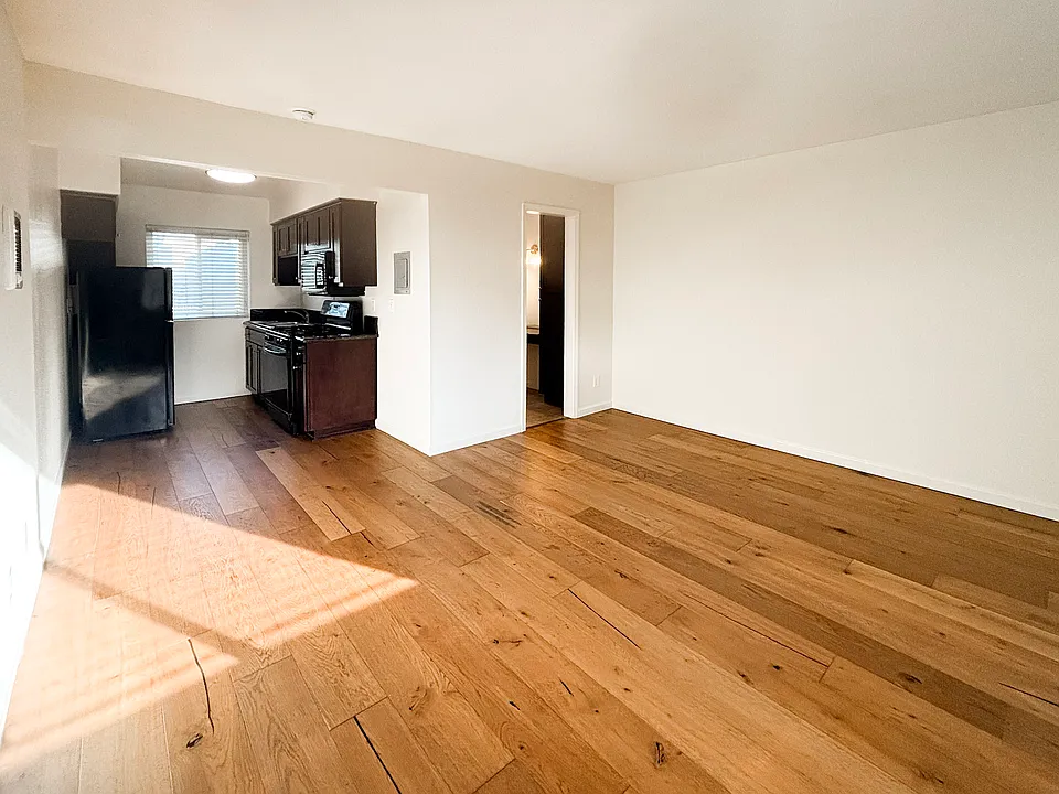 2877 A St #19