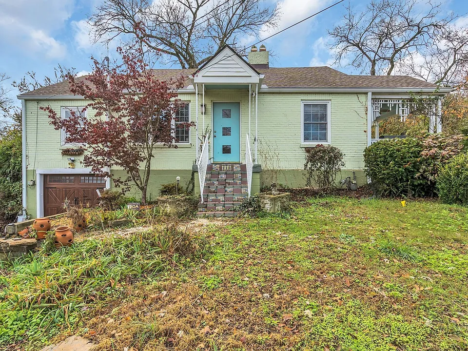118 E Due West Ave