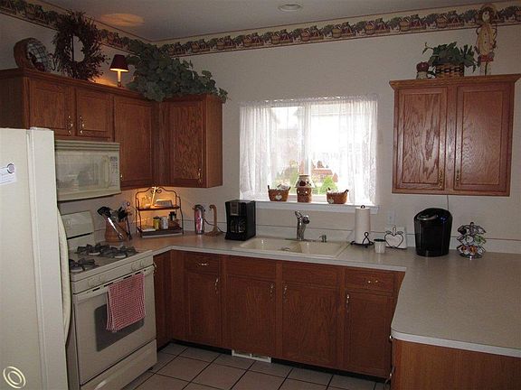 5th image of 17255 Buckeye Ln #127