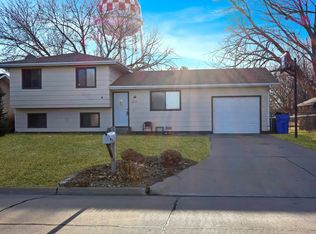 2218 Avenue L, Gothenburg, NE 69138